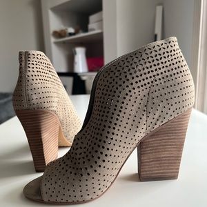 NEW Vince Camuto Perforated Open Toe Bootie 7M